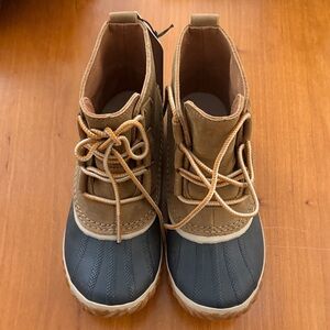 New with Tag, Sorel Tan and Blue Duck Rain/Snow Boots woman 5.5